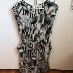 Black white pattern dress.